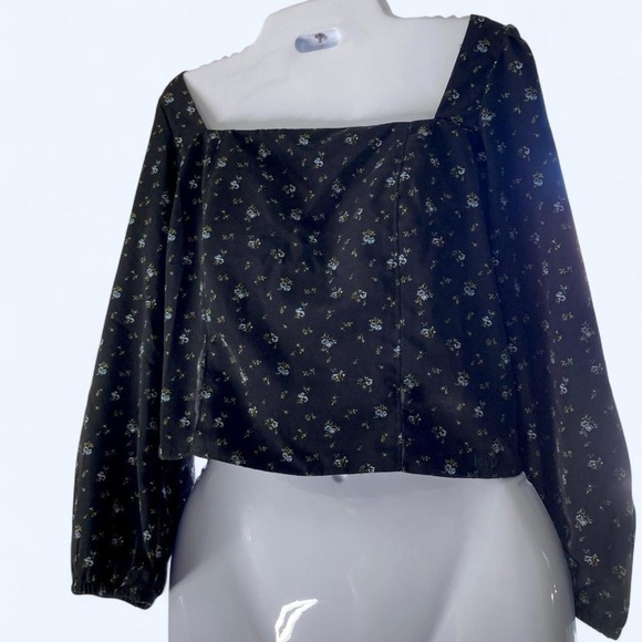 Levi's Tops - Levi’s Floral Black Women's Crop Top M